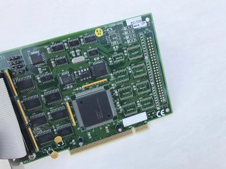 Параллельная цифровая плата ввода/вывода высокой плотности для PCI-7224 каналов ввода/вывода