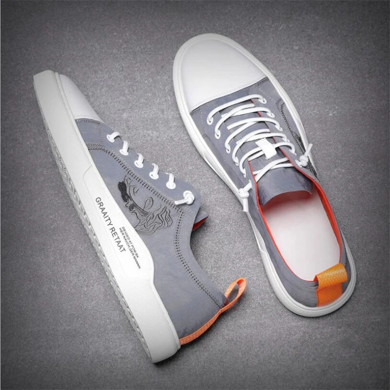 New Men Embroidery Little White Shoes Light Classic Fashion Casual Shoes Men Sneakers Sports canvas shoes Zapatos De Hombre