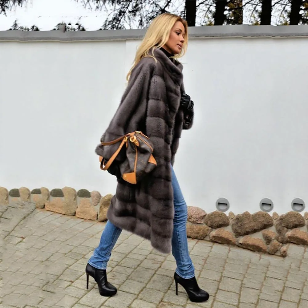 Женское пальто с натуральным мехом темно серое длинным рукавом длинная норковая