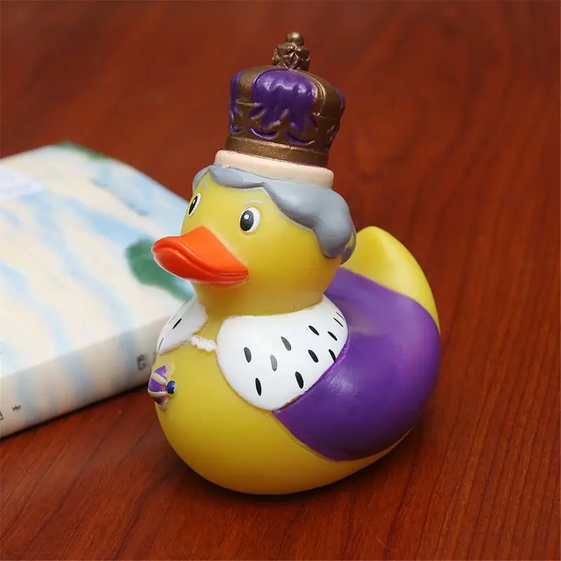 11 см Классическая плавающая утка милая детская водяная игрушка для ванны королева под зеленой резиновой уткой игрушка детский подарок Детские коллекционные игрушки
