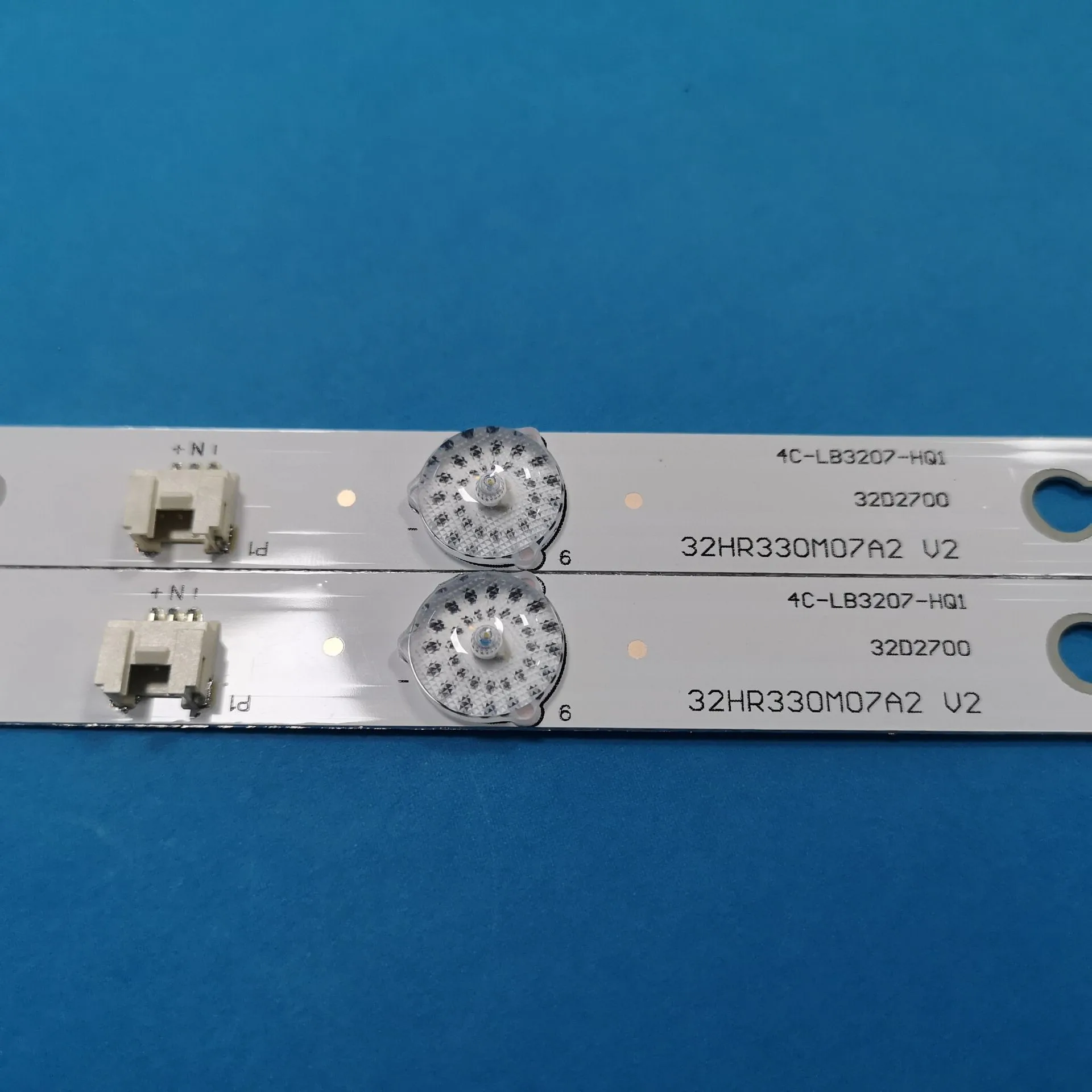 

New 2 PCS 7LED 550mm LED Backlight strip for 32S3750 32HR330M07A2 V2 LVW320CSOT 32D700 HR-56613-12785 YHA-4C-LB320T-YHL