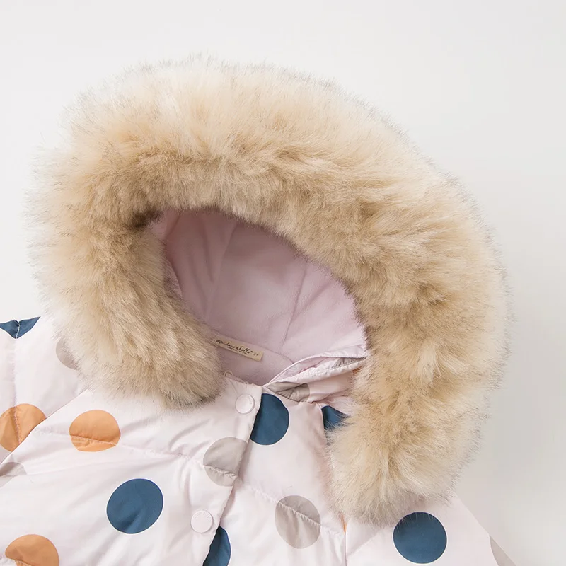 Dave bella/DBM11849, зимнее пуховое пальто для малышей Верхняя одежда в горошек с капюшоном и рюшами для девочек Детская куртка с подкладкой из 90% белого утиного пуха