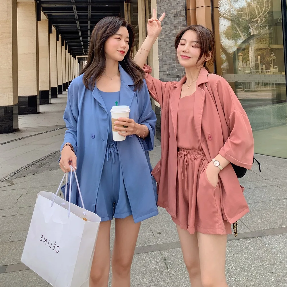 

Photo Shoot 2019 Spring And Summer New Style Korean-style WOMEN'S Wear Retro Small Coat + Dungaree Shirt + Wide-Leg Shorts Three