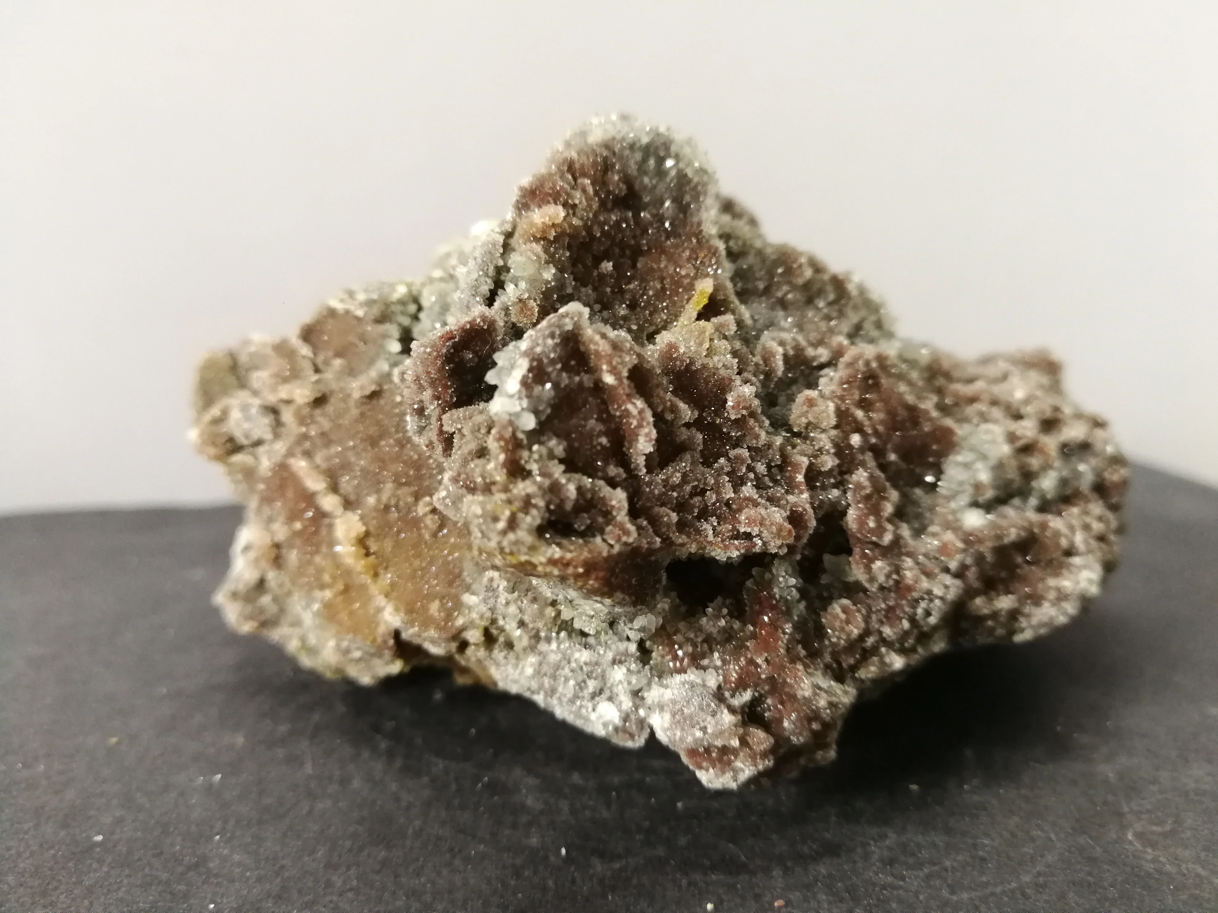 335.6gNatural diorite mineral specimen, quartz, crystal, furniture