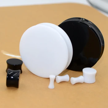 

2Pair Acrylic Ear plugs White&Black Large Gauge ear Stretcher Big Size Saddle Flesh Tunnel Expander 3-50mm Body Piercing jewelry