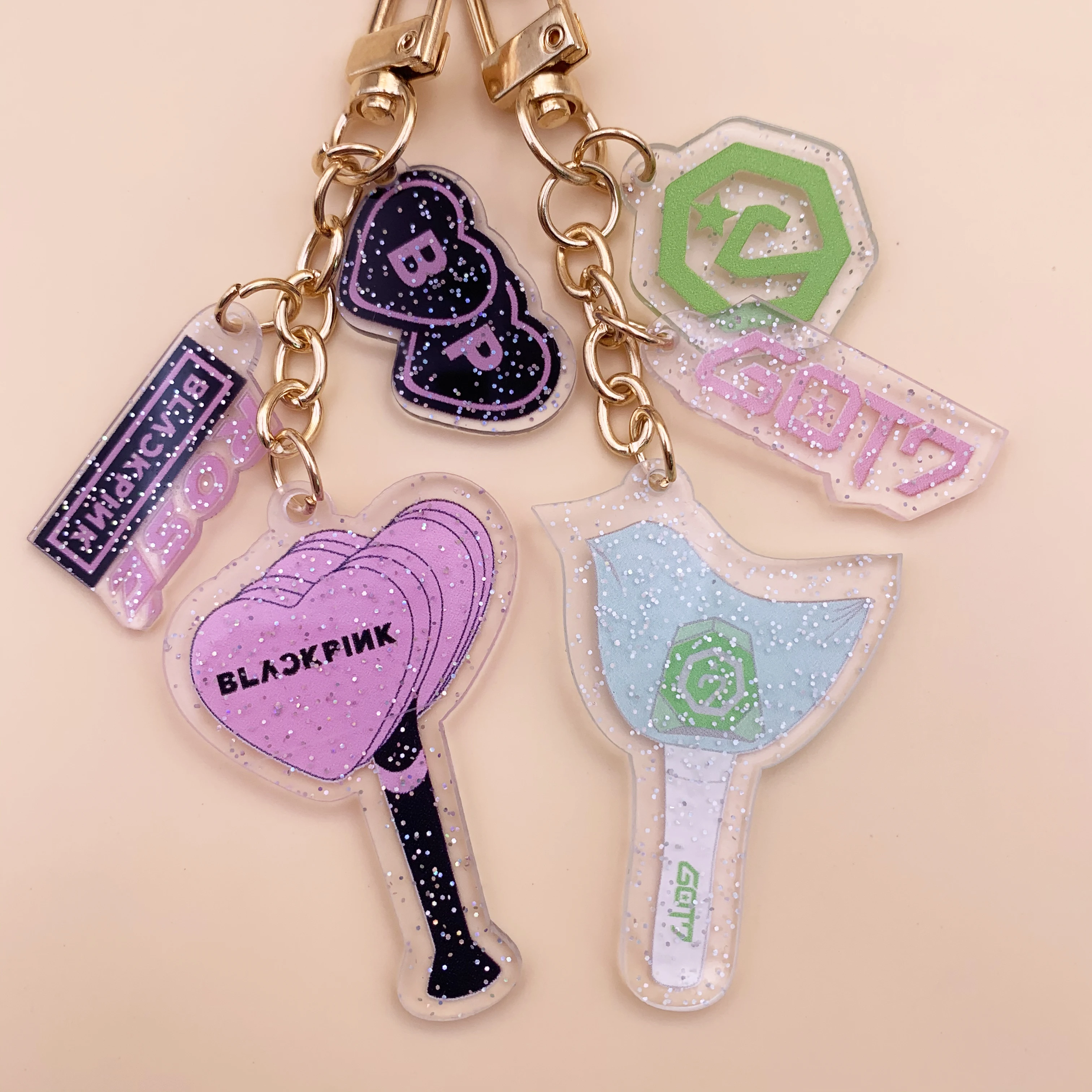 Kpop акриловый брелок, черный розовый EXO GOT7 IZONE SEVENTEEN, два раза Роза, модные брелки для автомобиля, телефона, брелки, подвесные аксессуары