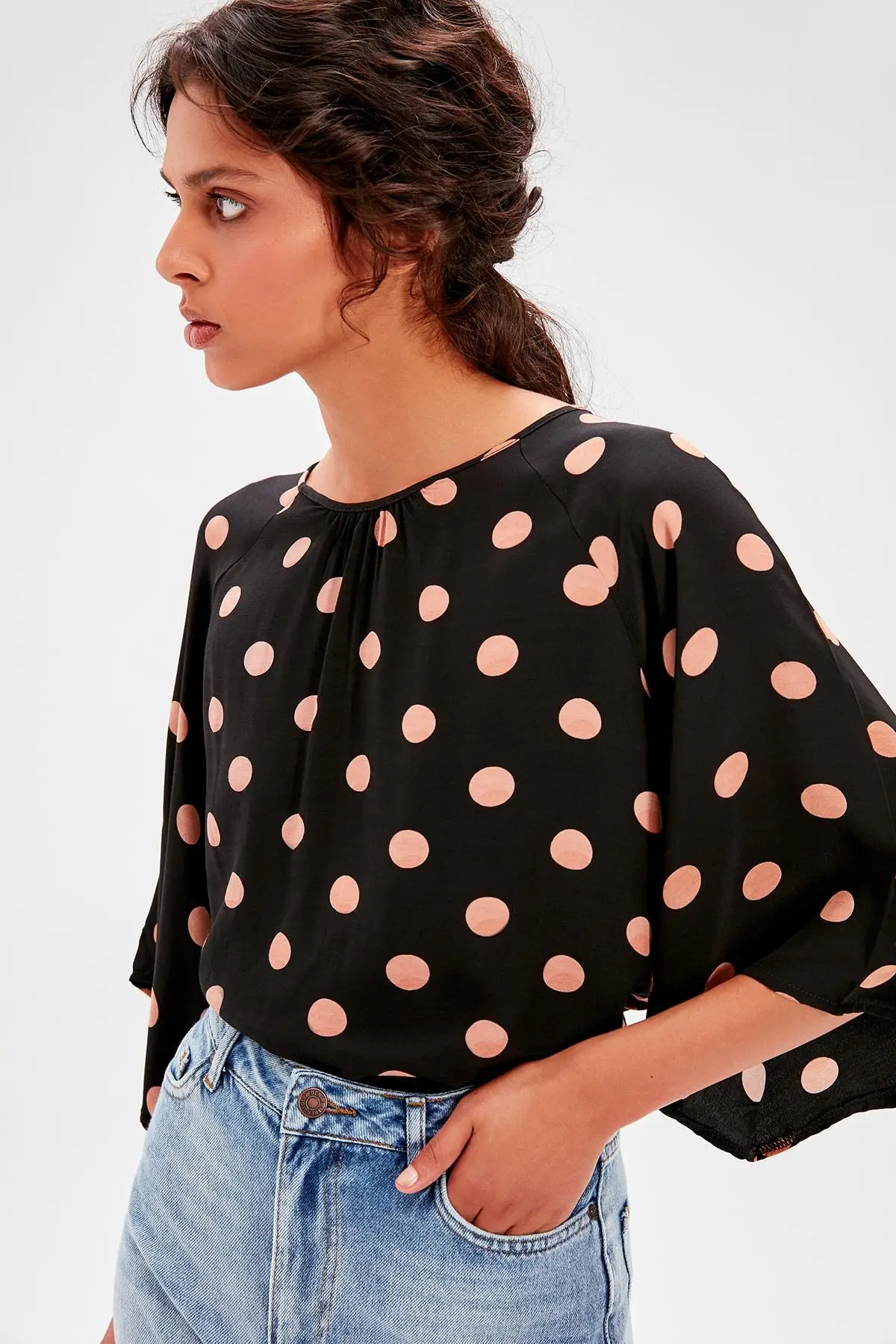 

Trendyol Black Polka Bluz TWOAW20BZ0107