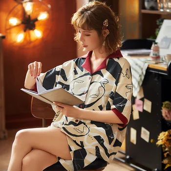 

2020 New style fashion and sexy black printed pattern shorts sleeves women summer season pyjamas set