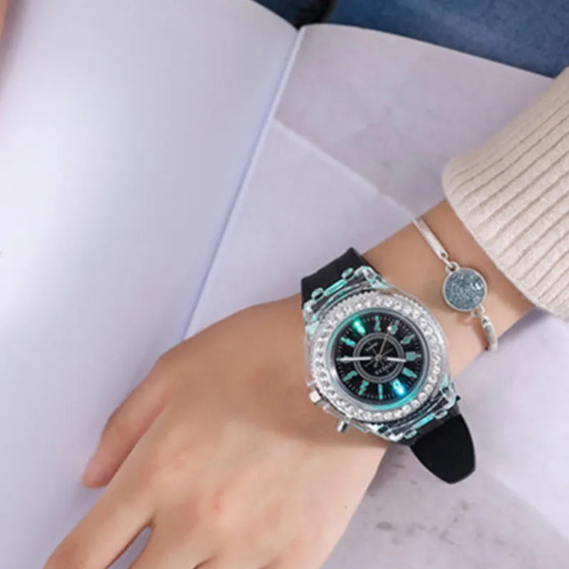 Top Brand Children Quartz Watches Kids Luminous Diamond LED Wristwatch Girls Fluorescent Personality Fashion Watch C221 afbeelding