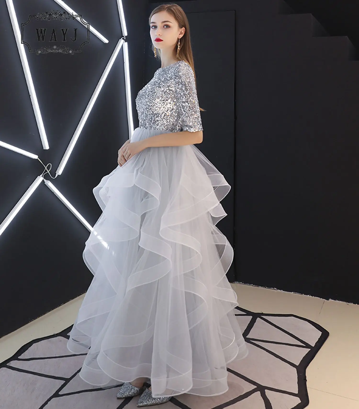 New Arrive Silver Sequins Evening Dress Backless Half Sleeve Womens Formal Gown A-Line O-neck Princess Evening Gown