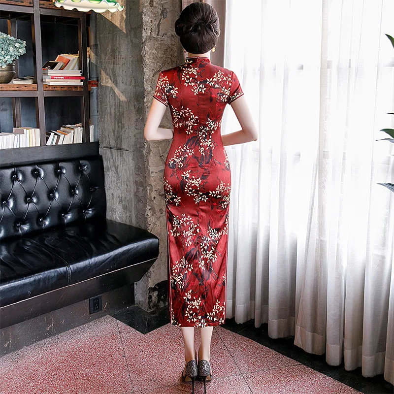 Женское платье чонсам длинное облегающее шелковое с коротким рукавом в