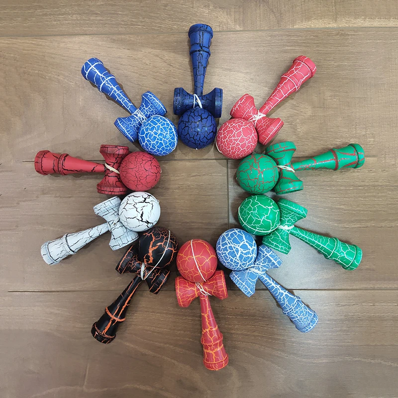 18 см трещины краски деревянный шар Kendama умелые жонглирование мяч игрушки японский традиционный Непоседа мяч дети взрослый досуг спорт подарок - Цвет: 1 Piece Random Color