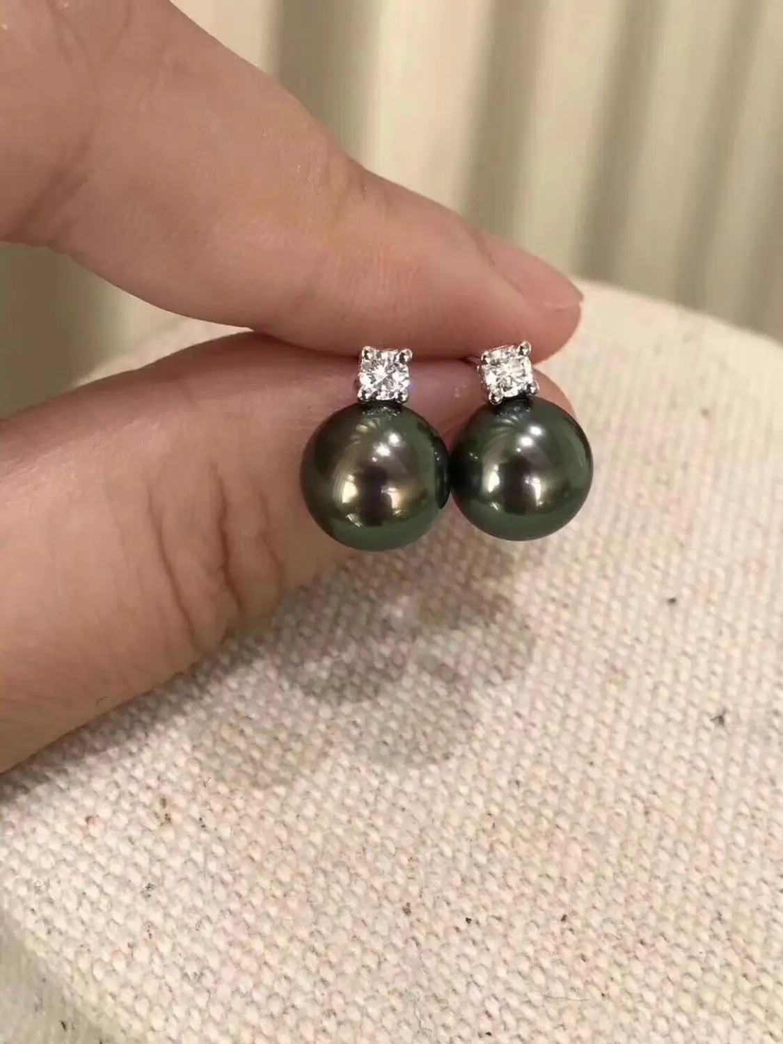 Потрясающие 10-11 мм Tahitian Круглые Черные зеленый жемчуг серьги 18k