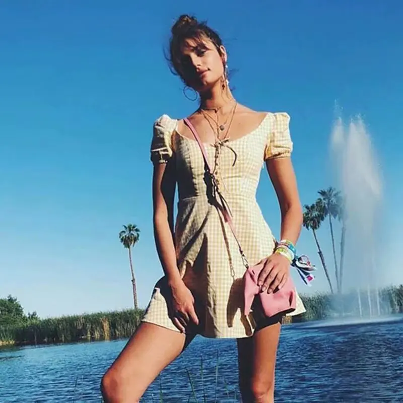 

Europe And America New Style Blogger Celebrity Style Flounced Pattern Bandage Cloth Short-height Dress off-the-Shoulder off-Shou
