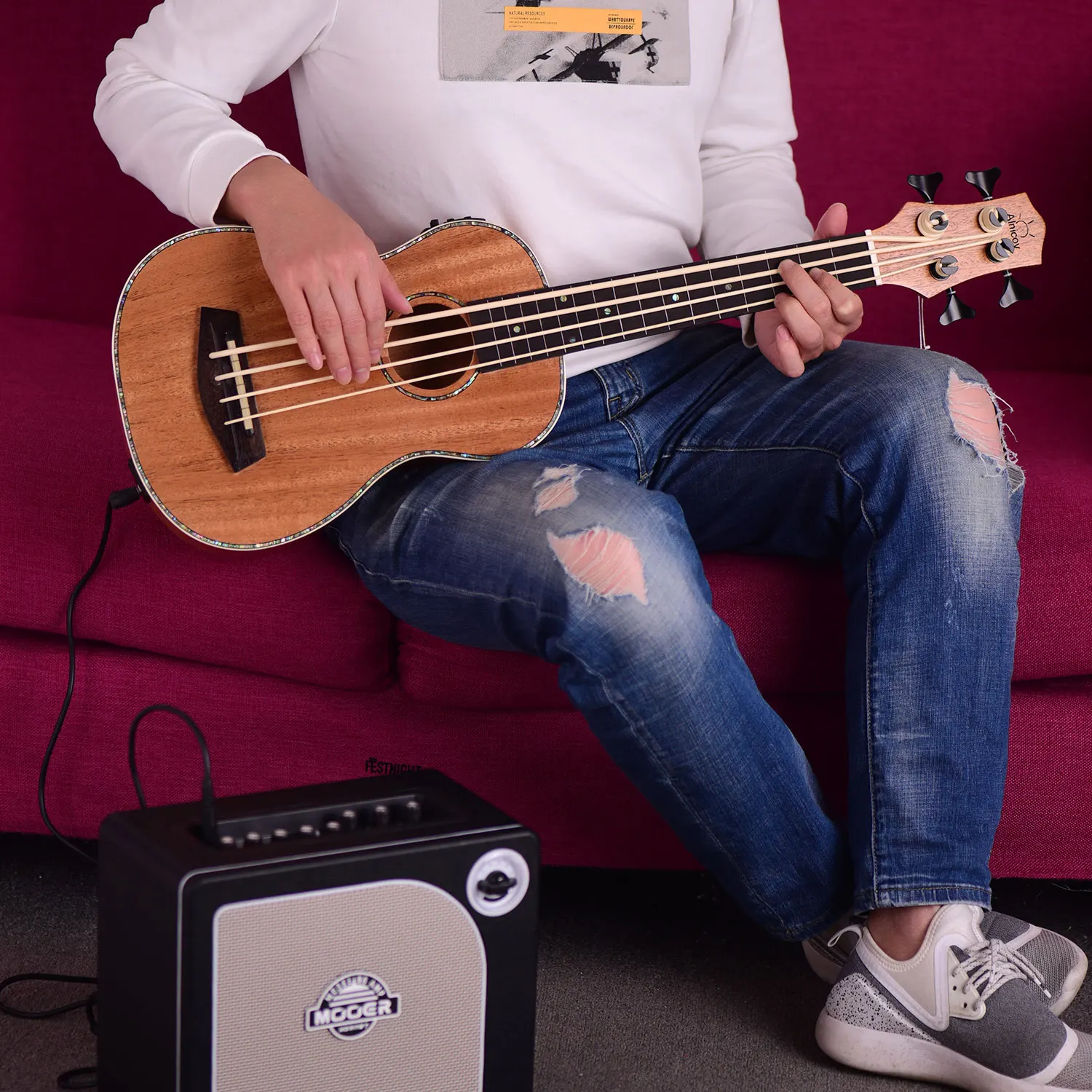 30 дюймов электрический бас укулеле Ukelele Uke Sapele фанерный корпус Padauk гриф резиновые шнурки Встроенный тюнер Эквалайзер с кабелем
