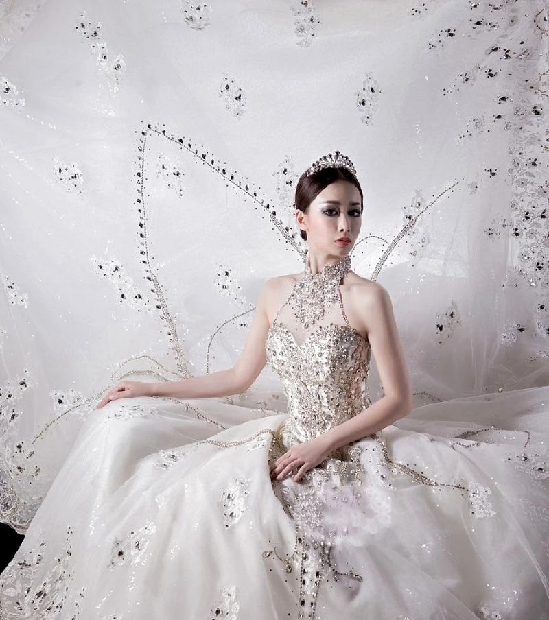 

Vestidos de Noiva Princess Wedding Dress Lace 2019 Luxury Crystal Bridal dress Custom Royal Train Ball Gown Halter Wedding Gown