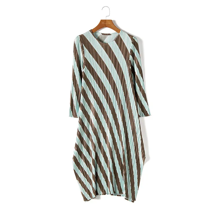Wholesale Price NO47l Plus Size Dress Women 2020 Spring Fashion Stripes Round Neck Three Quarter Sleeves Loose Casual Miyake Pleated Irregular Dress Wholesale Price NO47l Plus Size Dress Women 2020 Spring Fashion Stripes Round Neck Three Quarter Sleeves Loose Casual Miyake Pleated Irregular Dress