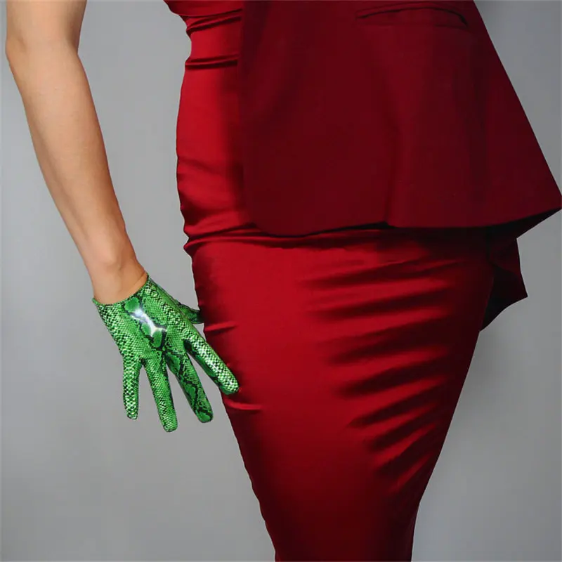 green snake 16 см лакированные кожаные короткие перчатки яркие белые черные красные из имитации кожи замшевые зеркальные Яркие Кожаные женские перчатки PU117 - Цвет: green snake