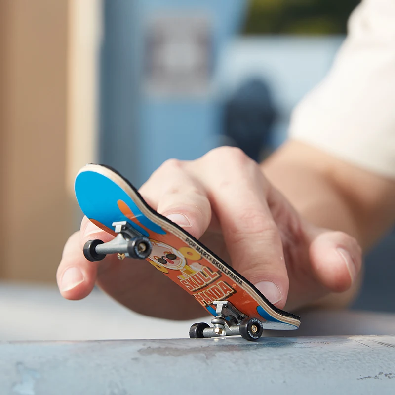SKULLPANDA finger skateboardポップマートスカルパンダ SKULLPANDA finger skateboardポップマートスカルパンダ