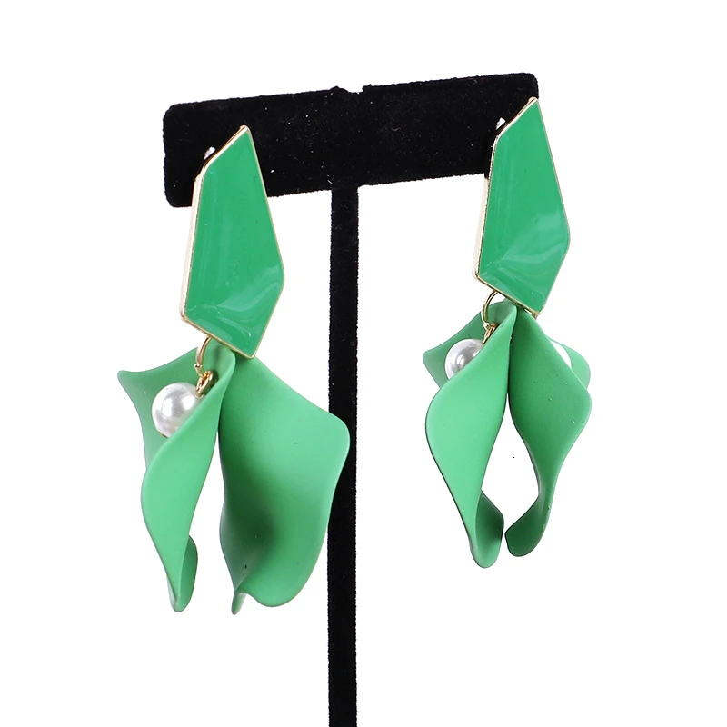 Женские серьги с жемчугом и лепестками | Украшения аксессуары