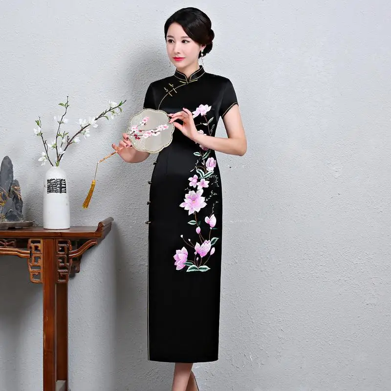 Черный атласный Qipao для молодых девушек Китайский традиционный Мандариновый воротник короткий рукав вечернее платье с большим разрезом сексуальный чонсам - Цвет: Черный
