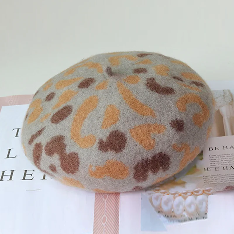 Women Vintage Style Leopard Painter Hat Round Beret Caps Wool Ski Beanie Skull Caps Hat Winter Hats - Цвет: 1