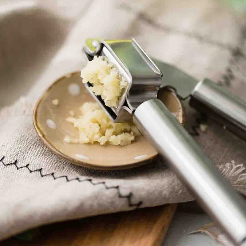 1pcs Portable Garlic Press Crusher Deluxe Stainless Steel Thickening Device Manual Folder Tools