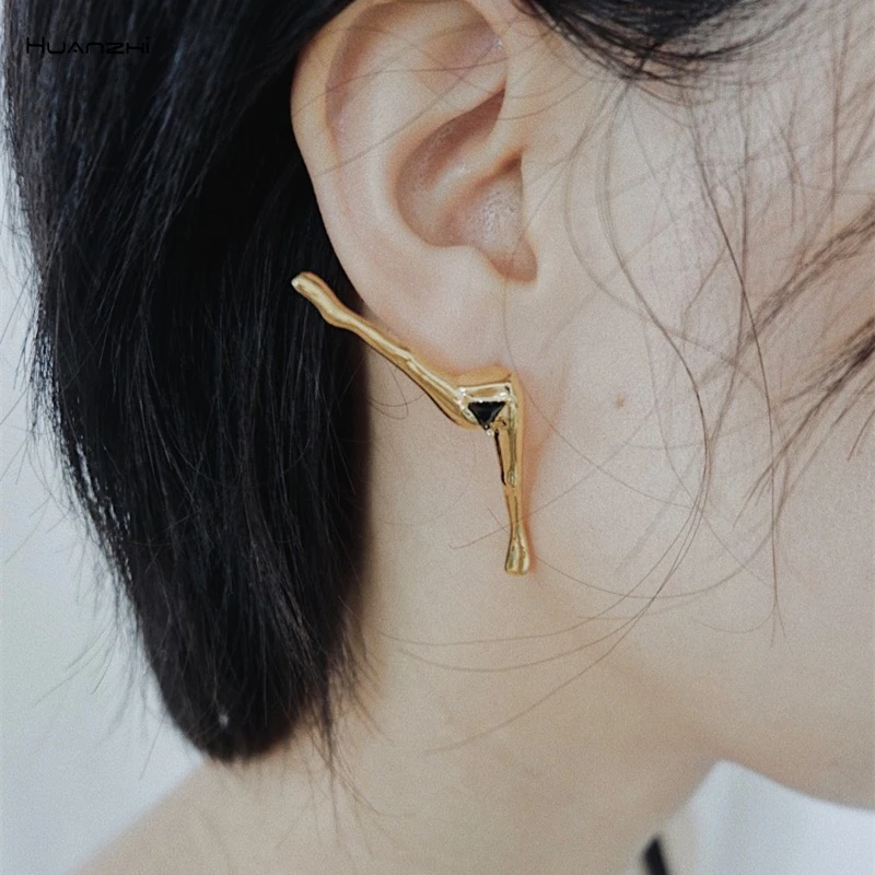 HUANZHI 2019 New Design Trend Simple Fashion Human Leg Shape Glossy Metal for Women Student Girl Party Jewelry |