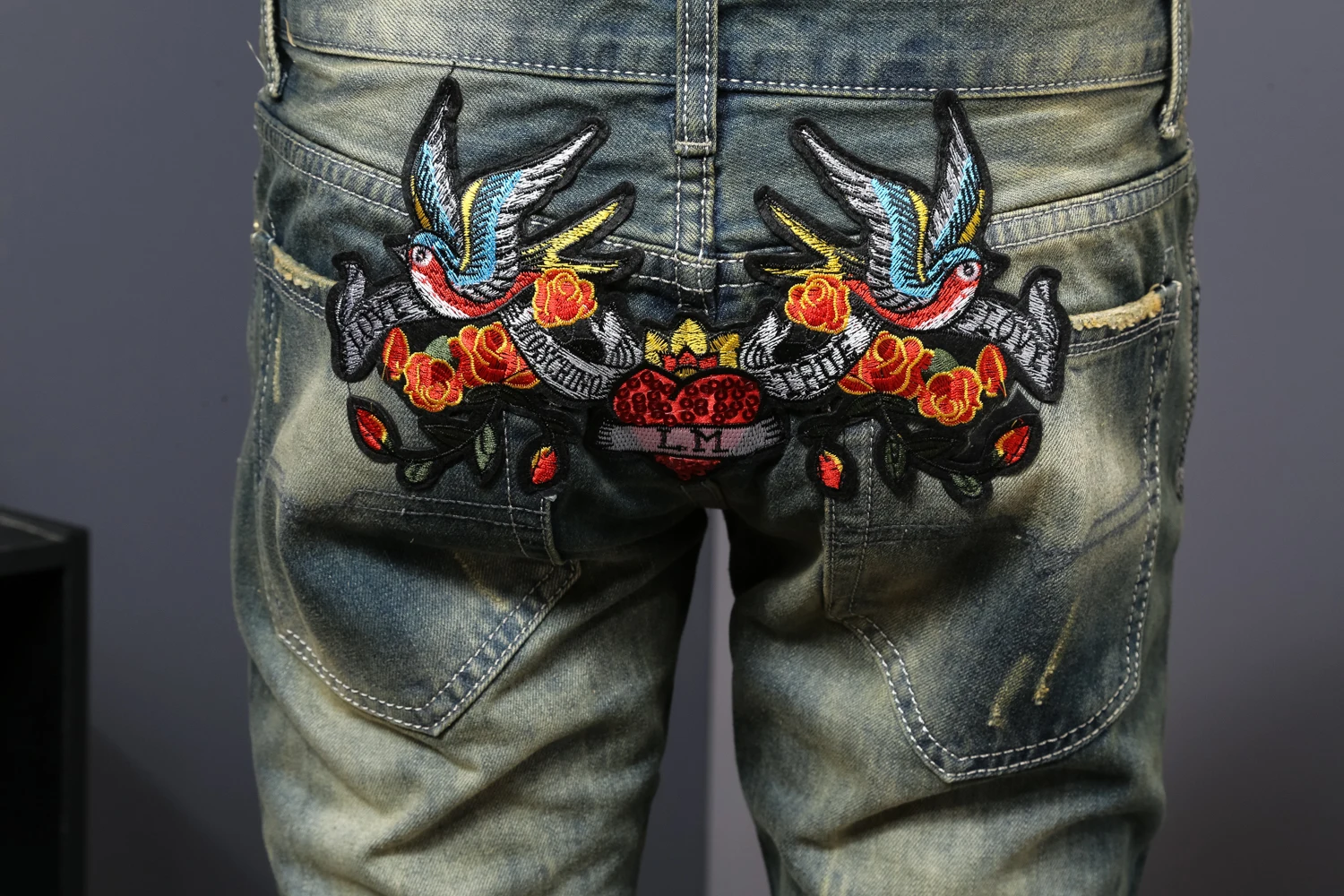 Джинсовые джинсы в стиле хип-хоп Broek Mannen Broek Mode Bloem bordoren Mannen джинсы скинни Zomer Nieuwe Mannen повседневные облегающие джинсы