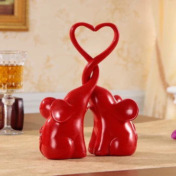 

Lovers Statue Craftworks Souvenir and Home Decoration Sculpture Heart-shaped Polyresin Elephant Embellishment for Wedding Couple