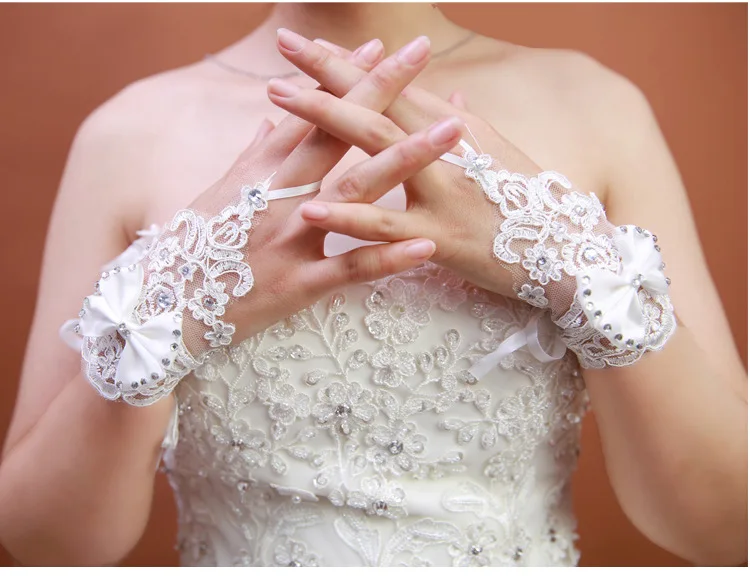 Свадебные перчатки цвета слоновой кости без пальцев, украшенные бисером и аппликацией, кружевные короткие свадебные аксессуары с бабочкой