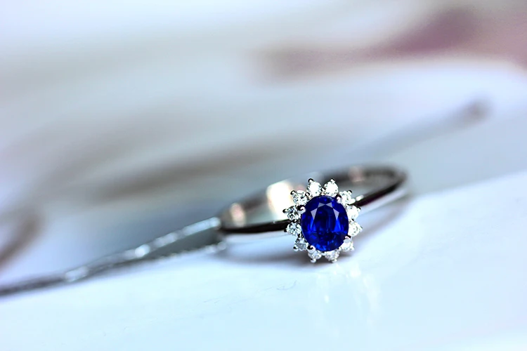 0.55ct Natural Blue Royal Sapphire 18K Gold Engagement Diamond Ring