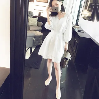 

Autumn 2020 new Korean A-line 7 / 4 sleeve slim and slim medium length V-neck white lace dress for women