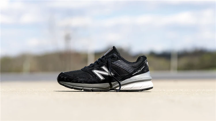 Новинка года. Оригинальные мужские кроссовки New Balance NB. Классические кроссовки в стиле ретро. Спортивная обувь W990BK5