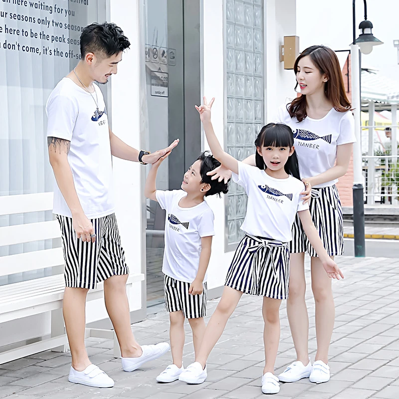Conjunto de camiseta y pantalones cortos para y niña, traje a juego para la familia, a rayas, para vacaciones en la playa, 2 uds.|Trajes iguales de familia| - AliExpress