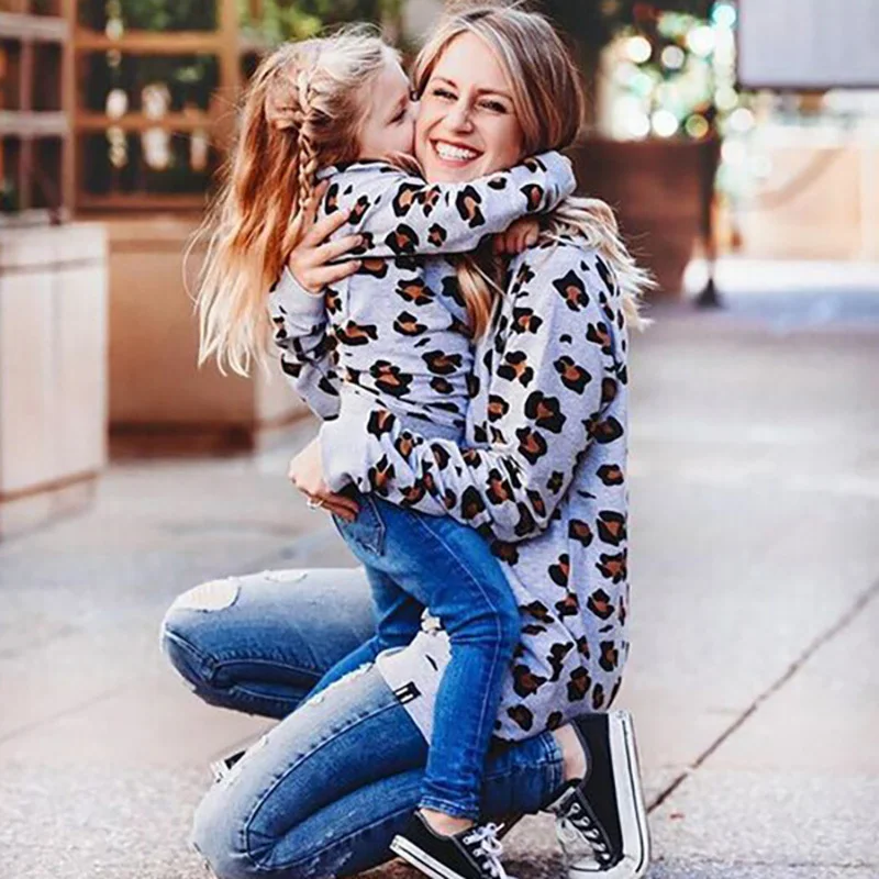 

Mom and Daughter Matching Clothes Women Girl Boys Fashion Autumn Sweatshirt Tops Clothes Leopard Print Pullover Family T Shirt