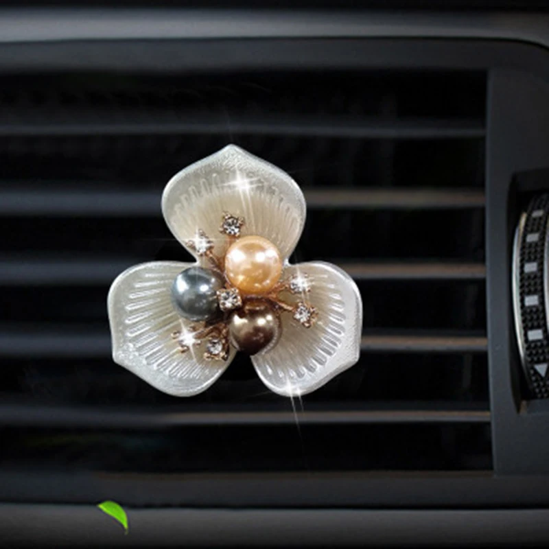Освежитель воздуха для автомобиля с кристаллами ромашки и бриллиантами, цветочный освежитель воздуха с вентиляционным отверстием, Ароматический диффузор, украшение интерьера, автомобильные аксессуары - Название цвета: 3 leaves