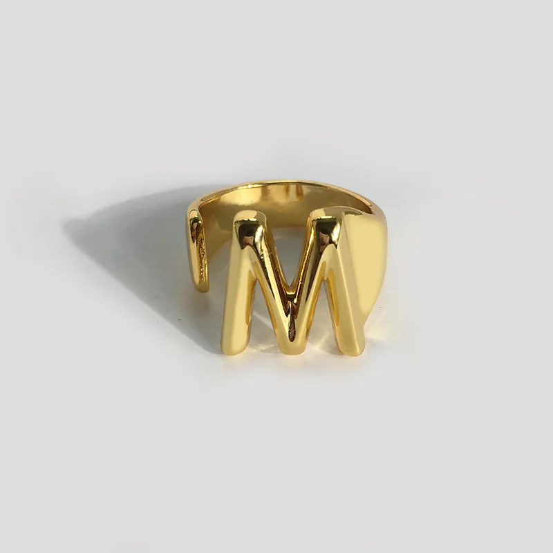 M Для женщин золото 26 букв регулируемые преувеличенные кольца ювелирные изделия для девушек Латунное обручальное кольцо подарок bagues pour femme anillos mujer - Цвет основного камня: M