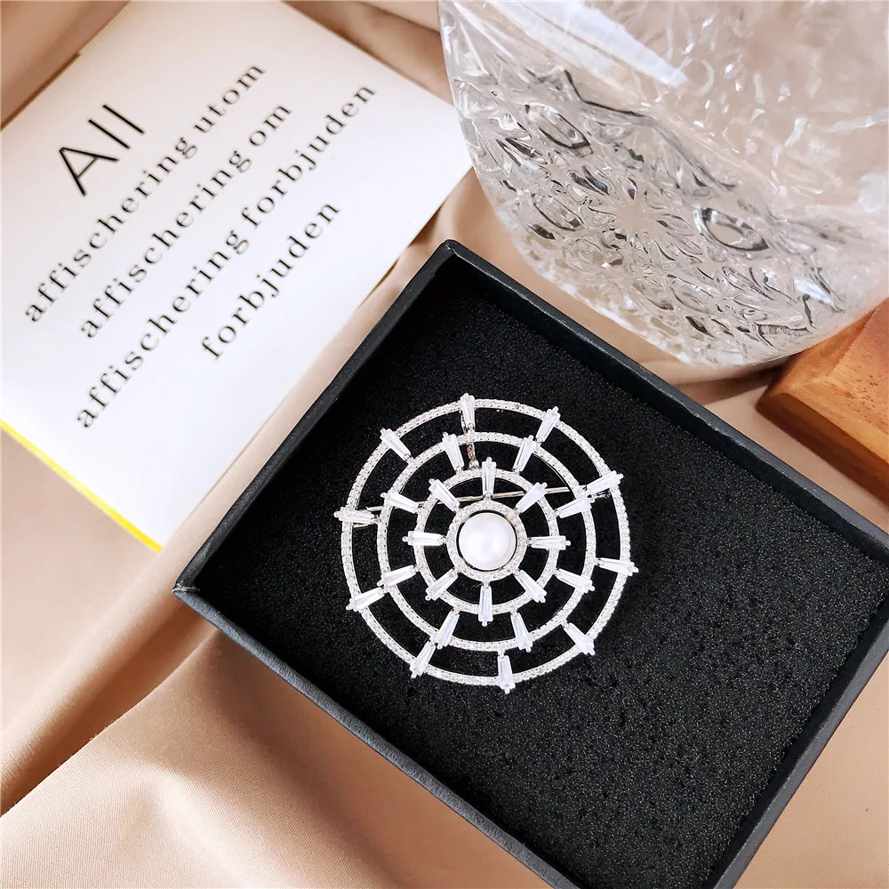 

Korean-style Cool Spider Network Micro Zircon Shell Pearls Brooch Fashion Female Garment Accessories Corsage Elegant Accessories
