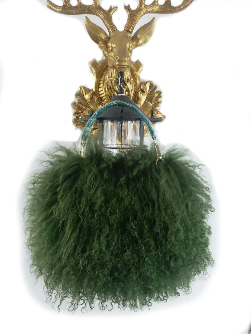 Women Totes Fur Winter Shoulder Bags Beach Wool 2026 New Women Warm Bags Handmade Fluffy Message Bags Casual Black Chain Bags