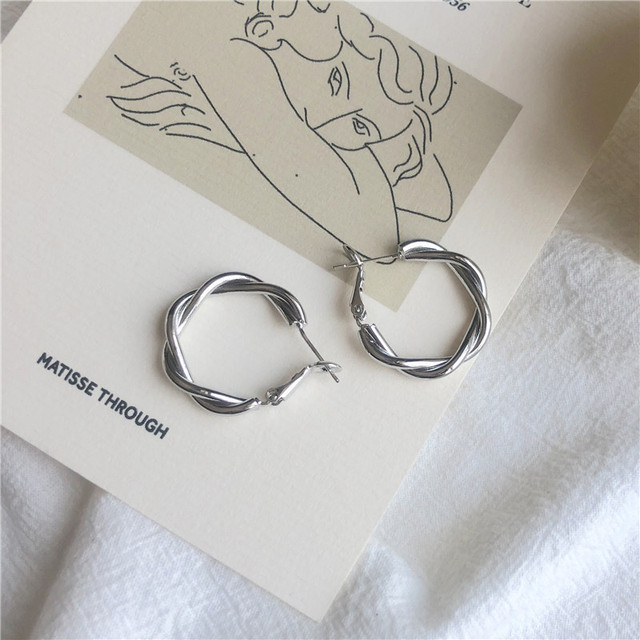 Fashion Retro Earring Twist Metal Circle Geometric Round Hoop Earrings for Women Accessories Party Jewelry Gift