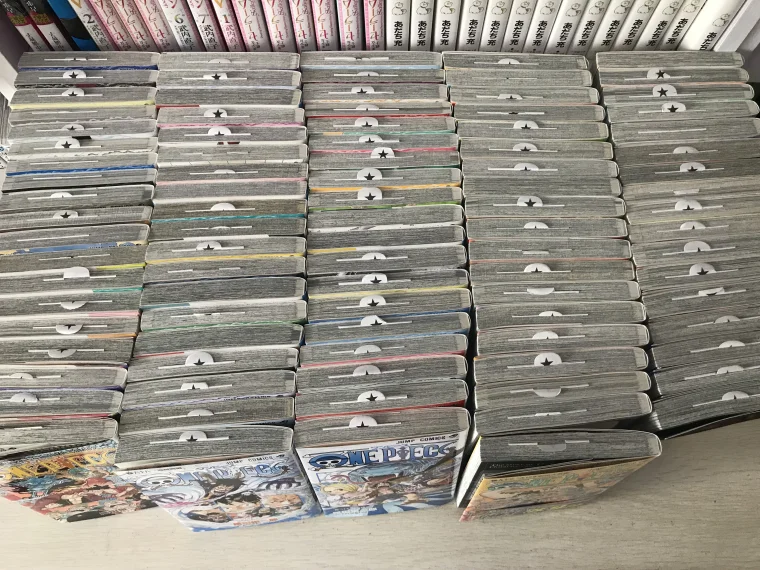 Книги на светлом фоне. B1 books. Интерьер книжного магазина. B1 books. B1 books.