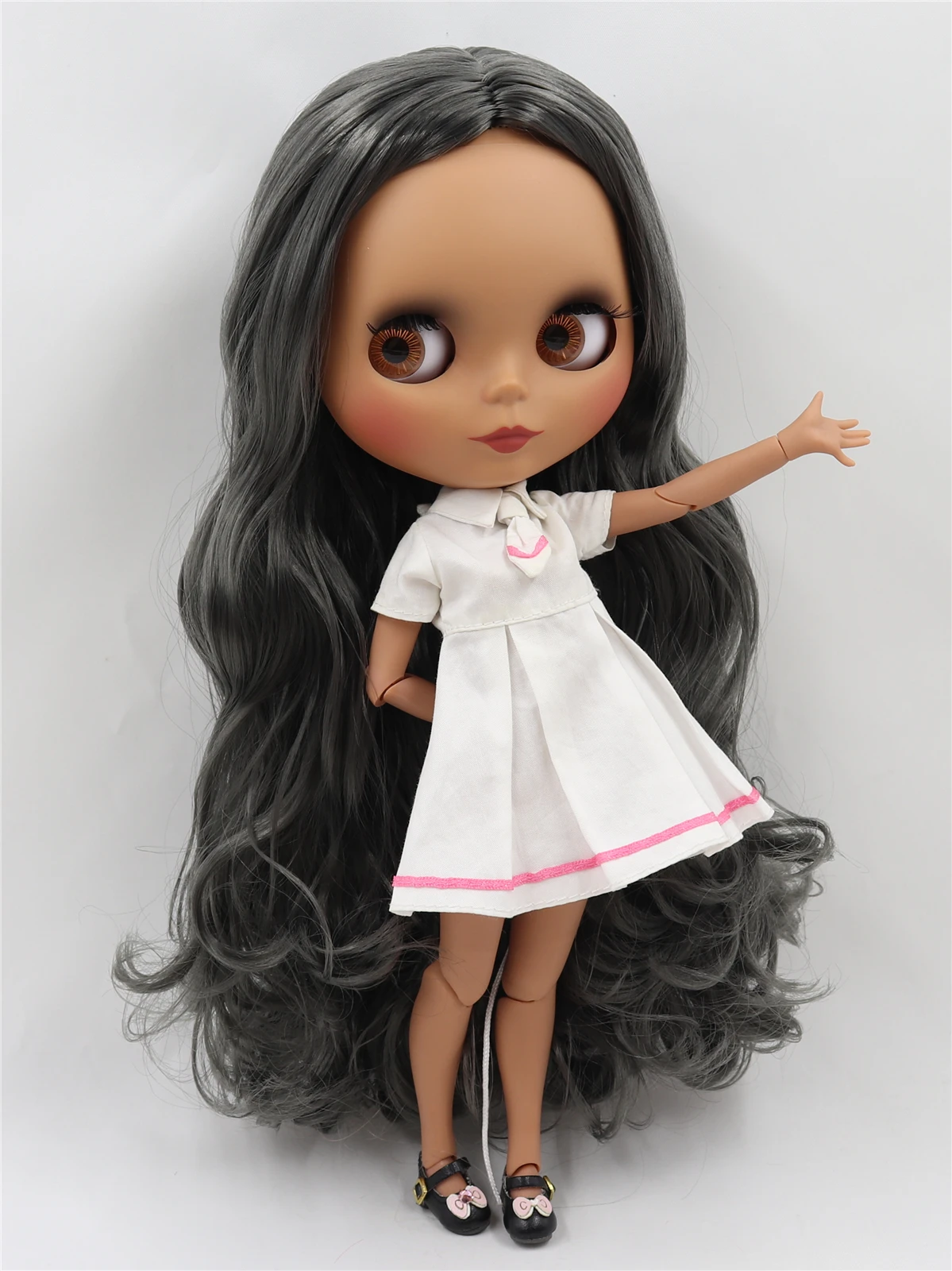 Neo Blythe Manika na may Silver na Buhok, Maitim na Balat, Matte Cute na Mukha at Custom Pinagsanib na Katawan 1