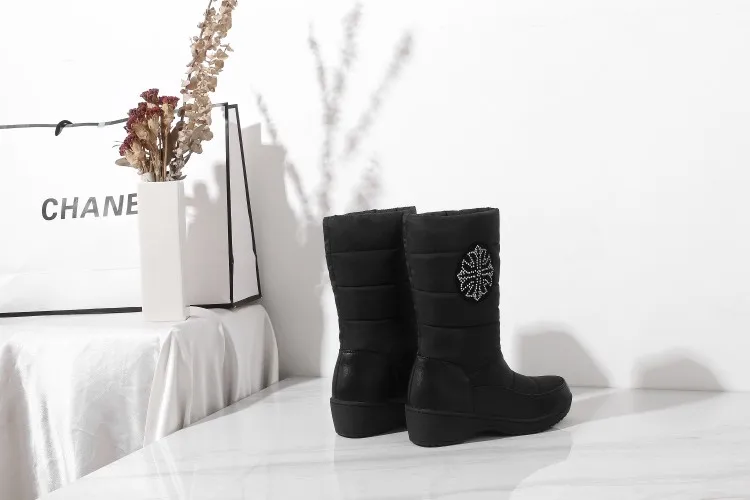 NASBAVI new Big size 35-43 New warm plush snow boots women platform boots solid color round head mid-calf snowflake crystal boot