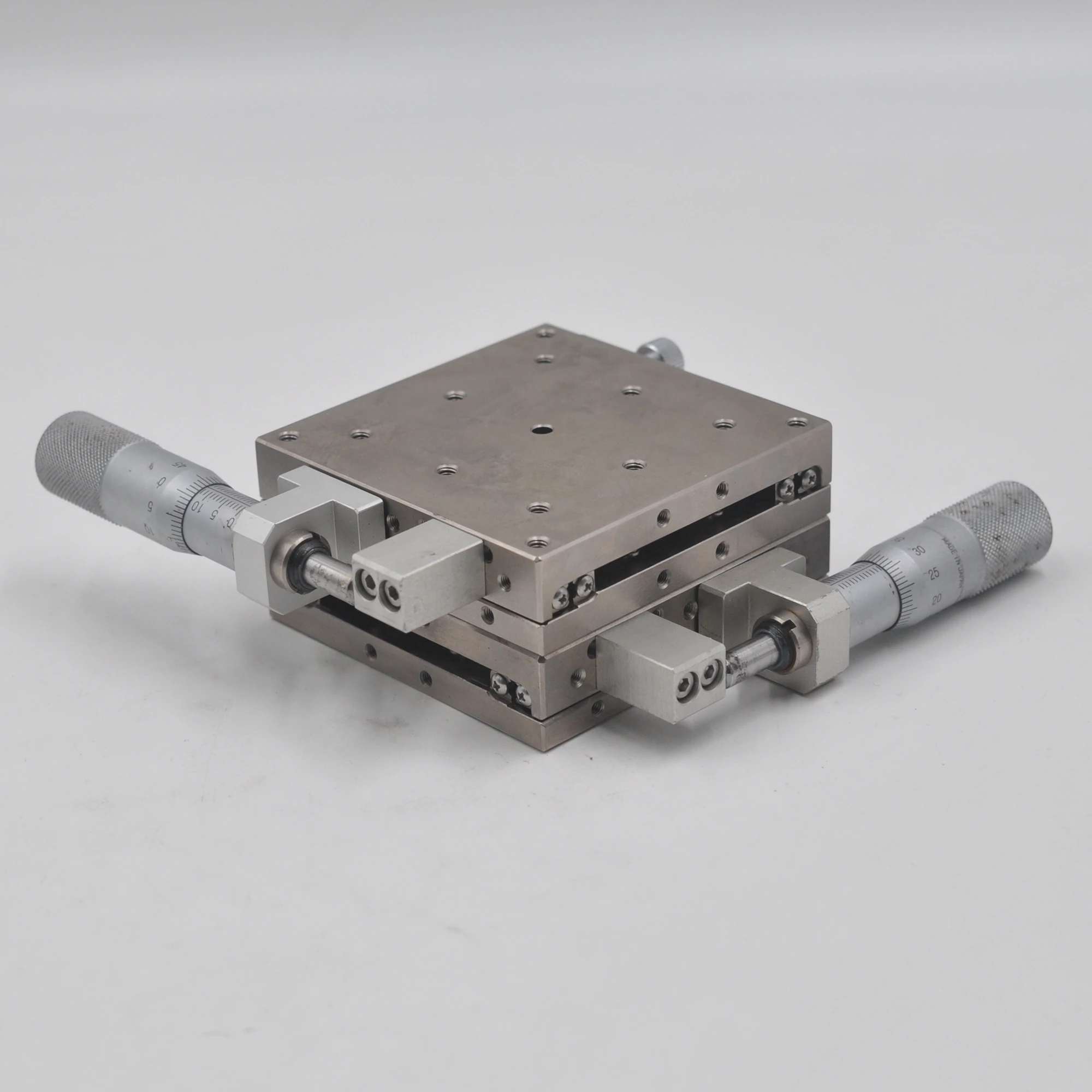

SURUGA SEIKI BSS16-80CR manual xy-axis optical displacement platform fine-tuning sliding table steel 80 * 80mm