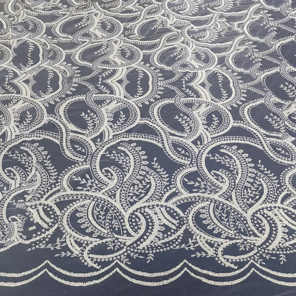 

Elegant White Heavy Luxury Pearl Lace Sequins Decorative Circle Pattern Ladies Wedding Party Dress Fabric Glittering Glued Tulle