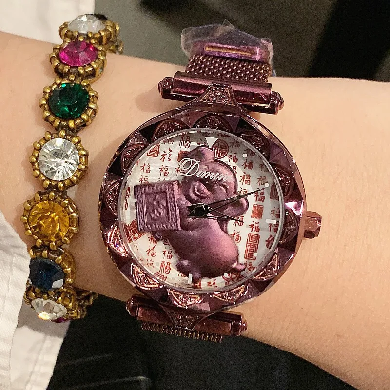 

Dimini New Style Golden Pig Watch Women's Fortunes Fashion Simple Iron Absorption Milan Strap Online Celebrity
