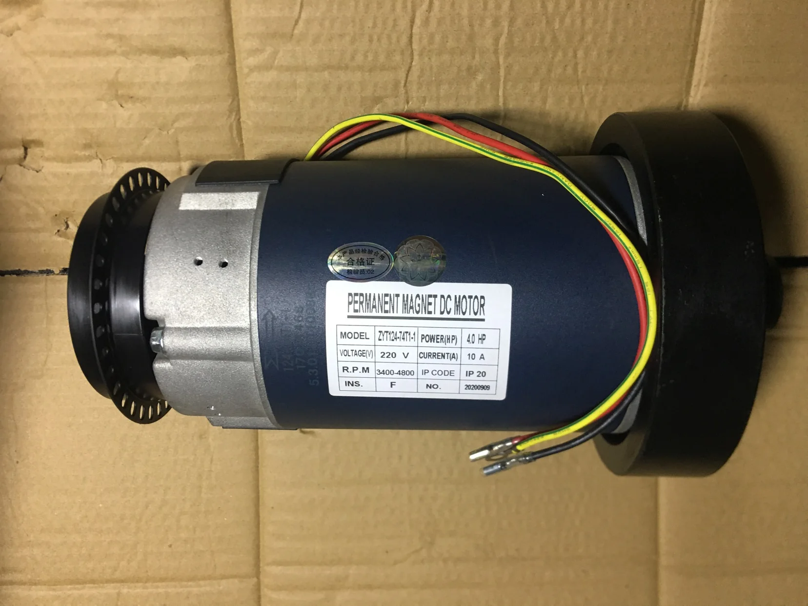 Беговая дорожка мотор постоянного тока ZYT124-74T1-1 4.0hp 220v 10A 3400-4800 об/мин |