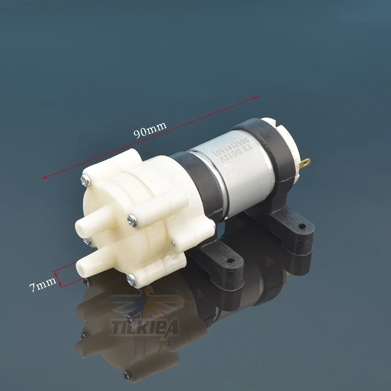 Détail de la pompe à eau moteur marin RC 6V-12V, rotor visible et joint torique