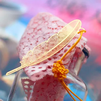 

1X Golden Color Feather with Chinese Knot Metal Bookmark Mark of Page Decorative Stationery